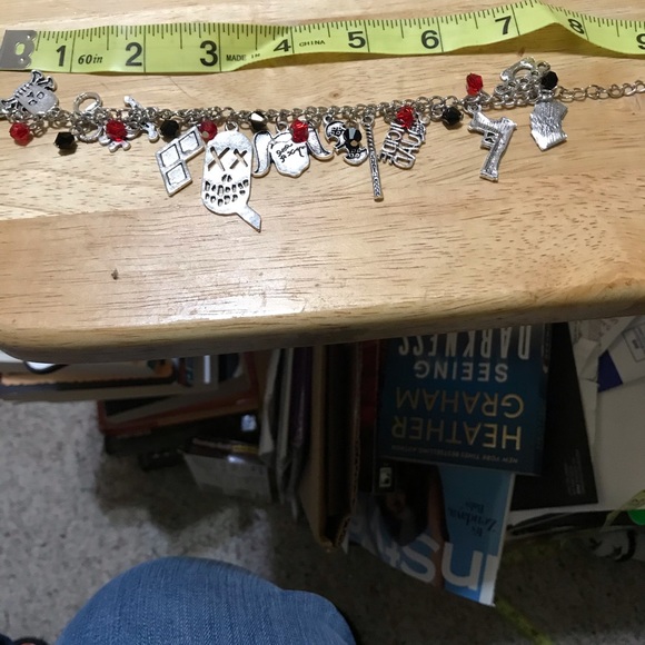 Harley Quinn charm bracelet - Picture 3 of 4
